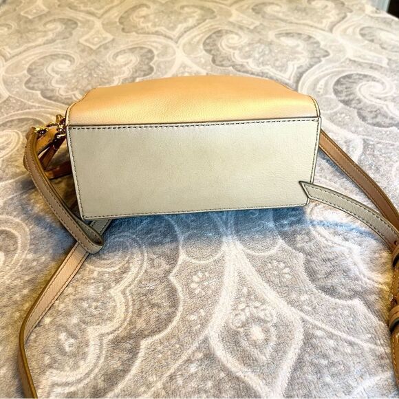 Banana Republic tan cow leather crossbody bag - Picture 2 of 5